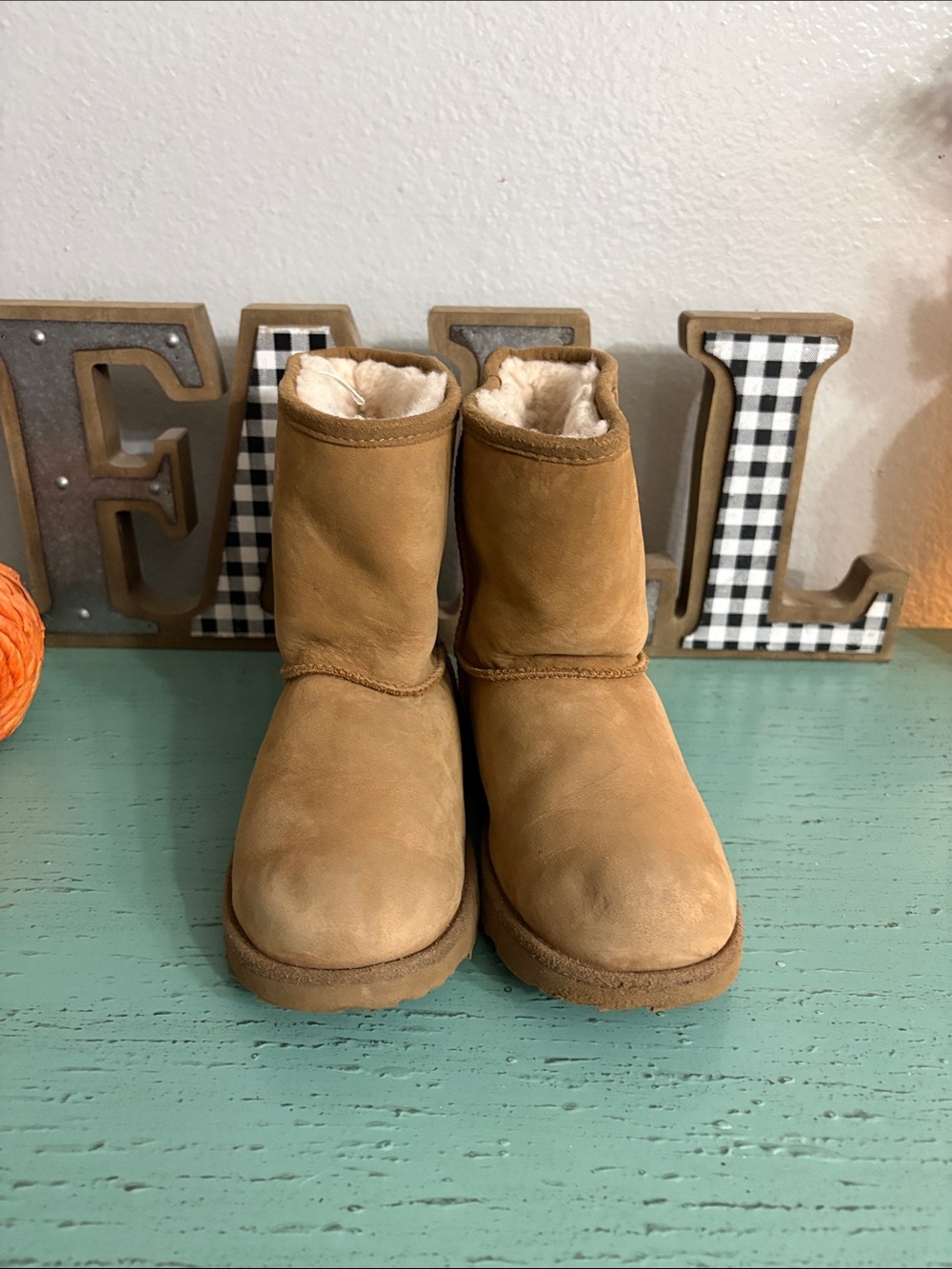 UGG Kids Classic Short Sheepskin Boots in Chestnut
